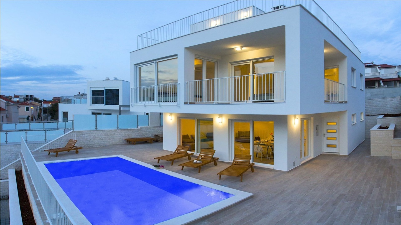 Luxury villa with sea view, 1st row 50m